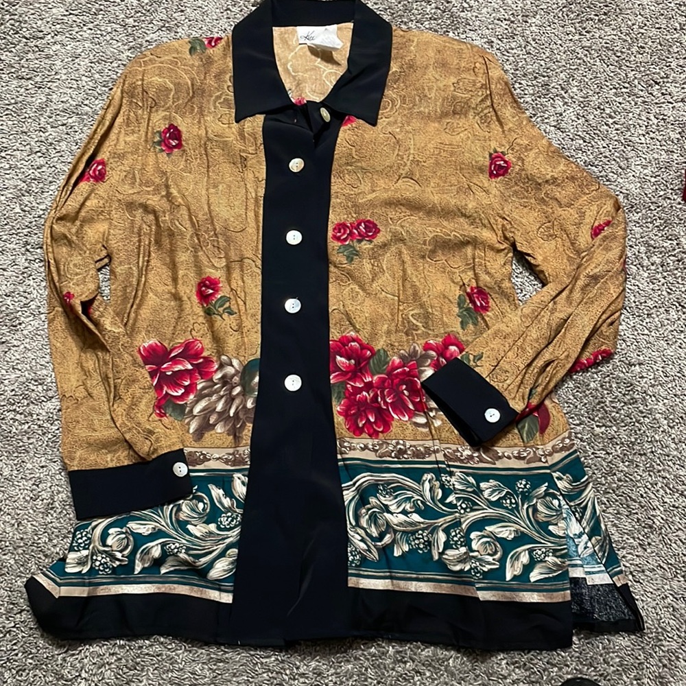 Kathie‎ Lee Blouse Women’s long sleeve size 10 Brown Black Floral Pearl Buttons
